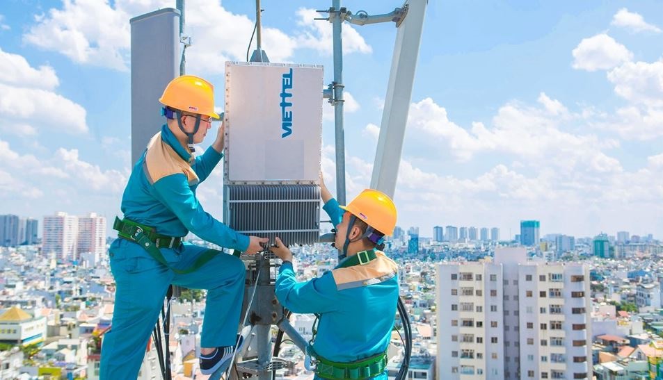 Internet Viettel| Lắp Mạng Wifi 24/7 Giá Cước Rẻ Nhất HCM HN 4 Kỹ thuật viettel tiến hành lắp đặt và sửa chữa internet viettel